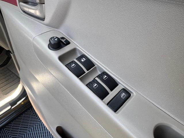 �p���[�E�B���h�E�̃X�C�b�`�ł���B�^�]�Ȃɋ��Ȃ��瑋���J���߂̃R���g���[���ł��܂���B