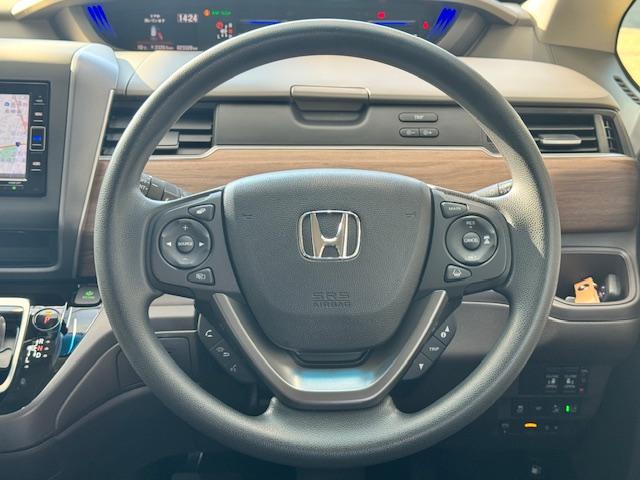 フリードハイブリッド ハイブリッド・Ｇホンダセンシング　ドライブレコーダー　ＥＴＣ　バックカメラ　ナビ　ＴＶ　オートクルーズコントロール　レーンアシスト　衝突被害軽減システム　両側電動スライドドア　ＬＥＤヘッドランプ　スマートキー　アイドリングストップ（3枚目）