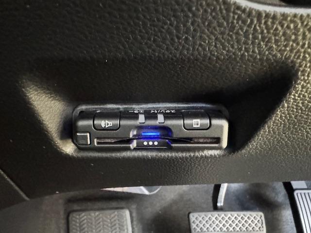 フィット ホーム　ドライブレコーダー　ＥＴＣ　バックカメラ　ナビ　ＴＶ　クリアランスソナー　オートクルーズコントロール　レーンアシスト　アイドリングストップ　電動格納ミラー　チップアップシート　ＣＶＴ　記録簿　ＥＳＣ（5枚目）