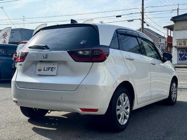 フィット ホーム　ドライブレコーダー　ＥＴＣ　バックカメラ　ナビ　ＴＶ　クリアランスソナー　オートクルーズコントロール　レーンアシスト　アイドリングストップ　電動格納ミラー　チップアップシート　ＣＶＴ　記録簿　ＥＳＣ（16枚目）
