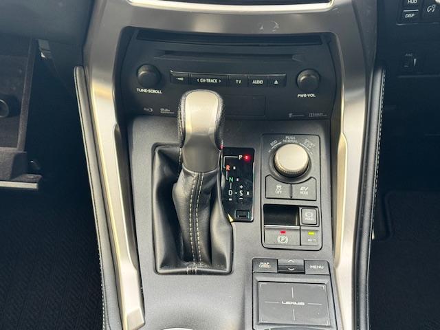 ＮＸ ＮＸ３００ｈ　Ｆスポーツ　４ＷＤ　ドライブレコーダー　バックカメラ　クリアランスソナー　オートクルーズコントロール　レーンアシスト　パワーシート　衝突被害軽減システム　ＴＶ　オートマチックハイビーム　オートライト（8枚目）