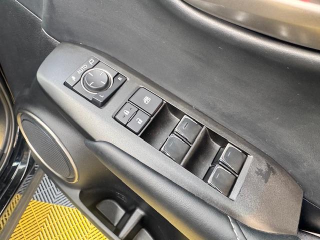 ＮＸ ＮＸ３００ｈ　Ｆスポーツ　４ＷＤ　ドライブレコーダー　バックカメラ　クリアランスソナー　オートクルーズコントロール　レーンアシスト　パワーシート　衝突被害軽減システム　ＴＶ　オートマチックハイビーム　オートライト（11枚目）