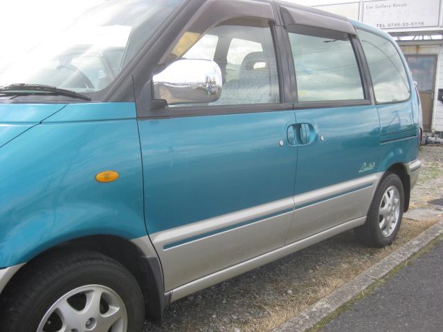 セレナ ＦＸリミテッド　電動ツインムーンルーフ　ツインエアコン　８人乗三列シート　走行距離５４０００キロ（10枚目）