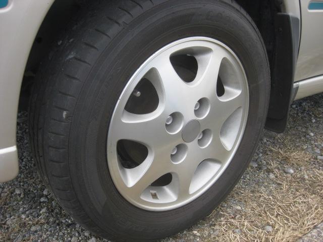 セレナ ＦＸリミテッド　電動ツインムーンルーフ　ツインエアコン　８人乗三列シート　走行距離５４０００キロ（11枚目）