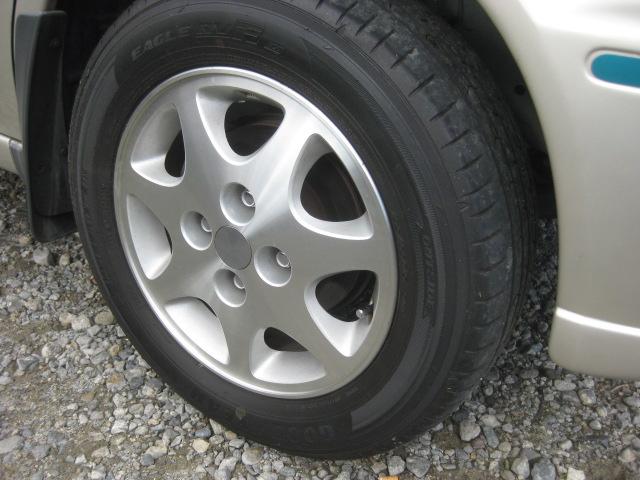 セレナ ＦＸリミテッド　電動ツインムーンルーフ　ツインエアコン　８人乗三列シート　走行距離５４０００キロ（12枚目）