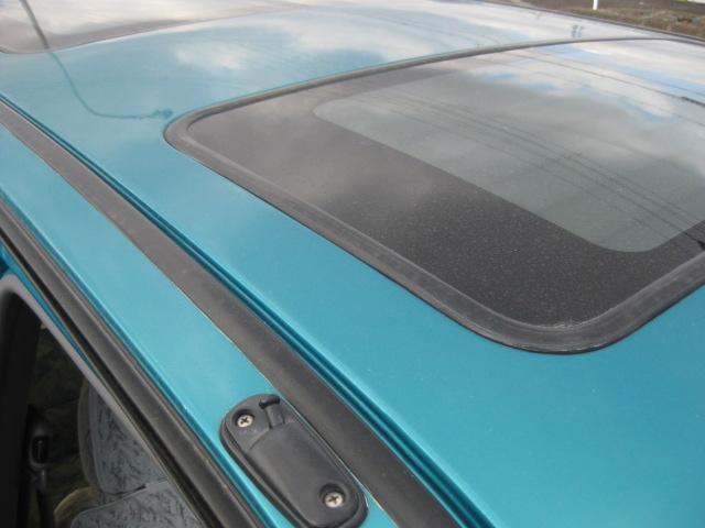 セレナ ＦＸリミテッド　電動ツインムーンルーフ　ツインエアコン　８人乗三列シート　走行距離５４０００キロ（18枚目）