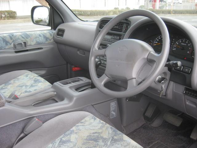 セレナ ＦＸリミテッド　電動ツインムーンルーフ　ツインエアコン　８人乗三列シート　走行距離５４０００キロ（25枚目）