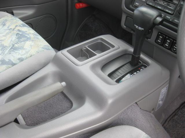 セレナ ＦＸリミテッド　電動ツインムーンルーフ　ツインエアコン　８人乗三列シート　走行距離５４０００キロ（29枚目）