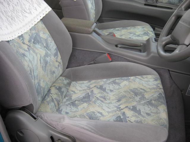 セレナ ＦＸリミテッド　電動ツインムーンルーフ　ツインエアコン　８人乗三列シート　走行距離５４０００キロ（31枚目）