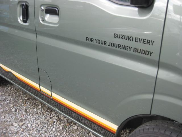 エブリイ Ｊリミテッド　登録済未使用車　Ｊリミテッドターボ車　バックアイカメラ付ディスプレイオーディオ装着車　ワンアクション両側パワースライドドア　ＬＥＤヘッドライトブラック塗装　専用デカール（4枚目）