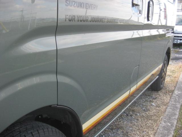 エブリイ Ｊリミテッド　登録済未使用車　Ｊリミテッドターボ車　バックアイカメラ付ディスプレイオーディオ装着車　ワンアクション両側パワースライドドア　ＬＥＤヘッドライトブラック塗装　専用デカール（8枚目）