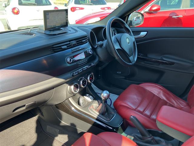 ジュリエッタ クアドリフォリオ ヴェルデ 6速マニュアル 赤革シート ETC Panasonicストラーダナビ バックカメラ ドラレコ Bluetooth接続 BOSEサウンドシステム キーレスエントリー(35枚目)