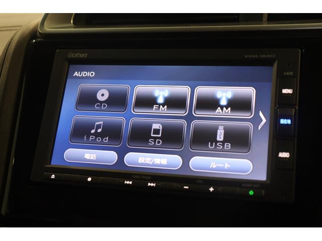 フィットハイブリッド Ｆ　ハイブリッド　ドライブレコーダー　バックカメラ　ナビ　オートクルーズコントロール　レーンアシスト　衝突被害軽減システム　スマートキー　ＡＴ　盗難防止システム　衝突安全ボディ　アルミホイール　ＣＤ（6枚目）