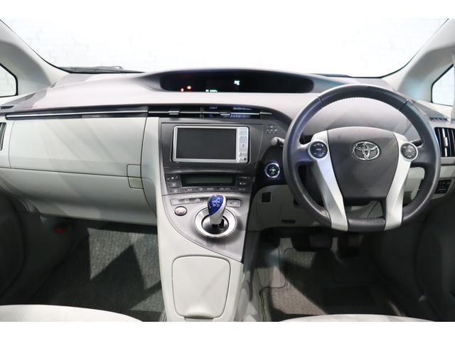 プリウス Ｓ　ドライブレコーダー　ＥＴＣ　バックカメラ　ナビ　ＴＶ　アルミホイール　ＣＶＴ　スマートキー　盗難防止システム　ＣＤ　ミュージックプレイヤー接続可　衝突安全ボディ　ＡＢＳ　ＥＳＣ　エアコン（2枚目）