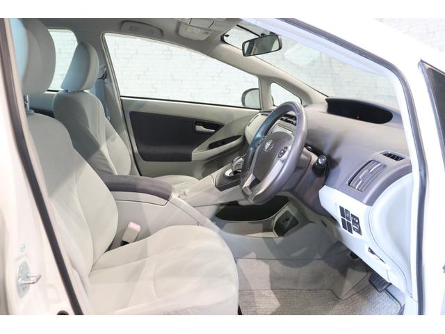 プリウス Ｓ　ドライブレコーダー　ＥＴＣ　バックカメラ　ナビ　ＴＶ　アルミホイール　ＣＶＴ　スマートキー　盗難防止システム　ＣＤ　ミュージックプレイヤー接続可　衝突安全ボディ　ＡＢＳ　ＥＳＣ　エアコン（10枚目）