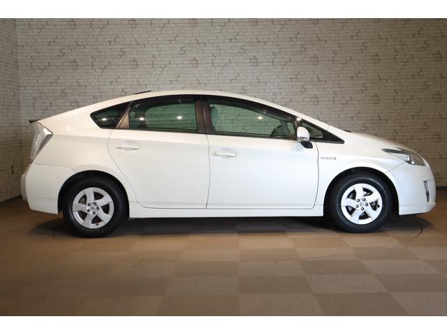 プリウス Ｓ　ドライブレコーダー　ＥＴＣ　バックカメラ　ナビ　ＴＶ　アルミホイール　ＣＶＴ　スマートキー　盗難防止システム　ＣＤ　ミュージックプレイヤー接続可　衝突安全ボディ　ＡＢＳ　ＥＳＣ　エアコン（14枚目）