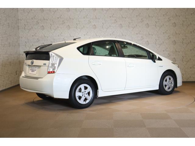 プリウス Ｓ　ドライブレコーダー　ＥＴＣ　バックカメラ　ナビ　ＴＶ　アルミホイール　ＣＶＴ　スマートキー　盗難防止システム　ＣＤ　ミュージックプレイヤー接続可　衝突安全ボディ　ＡＢＳ　ＥＳＣ　エアコン（15枚目）