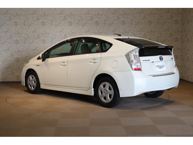 プリウス Ｓ　ドライブレコーダー　ＥＴＣ　バックカメラ　ナビ　ＴＶ　アルミホイール　ＣＶＴ　スマートキー　盗難防止システム　ＣＤ　ミュージックプレイヤー接続可　衝突安全ボディ　ＡＢＳ　ＥＳＣ　エアコン（17枚目）