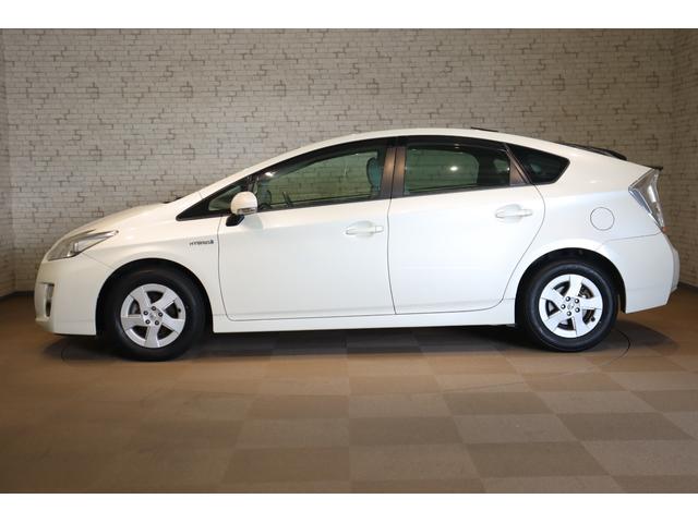 プリウス Ｓ　ドライブレコーダー　ＥＴＣ　バックカメラ　ナビ　ＴＶ　アルミホイール　ＣＶＴ　スマートキー　盗難防止システム　ＣＤ　ミュージックプレイヤー接続可　衝突安全ボディ　ＡＢＳ　ＥＳＣ　エアコン（18枚目）