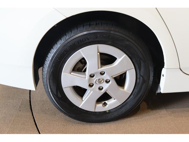 プリウス Ｓ　ドライブレコーダー　ＥＴＣ　バックカメラ　ナビ　ＴＶ　アルミホイール　ＣＶＴ　スマートキー　盗難防止システム　ＣＤ　ミュージックプレイヤー接続可　衝突安全ボディ　ＡＢＳ　ＥＳＣ　エアコン（23枚目）