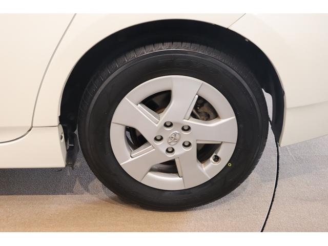プリウス Ｓ　ドライブレコーダー　ＥＴＣ　バックカメラ　ナビ　ＴＶ　アルミホイール　ＣＶＴ　スマートキー　盗難防止システム　ＣＤ　ミュージックプレイヤー接続可　衝突安全ボディ　ＡＢＳ　ＥＳＣ　エアコン（24枚目）