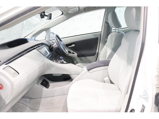プリウス Ｓ　ドライブレコーダー　ＥＴＣ　バックカメラ　ナビ　ＴＶ　アルミホイール　ＣＶＴ　スマートキー　盗難防止システム　ＣＤ　ミュージックプレイヤー接続可　衝突安全ボディ　ＡＢＳ　ＥＳＣ　エアコン（28枚目）