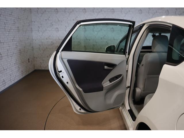 プリウス Ｓ　ドライブレコーダー　ＥＴＣ　バックカメラ　ナビ　ＴＶ　アルミホイール　ＣＶＴ　スマートキー　盗難防止システム　ＣＤ　ミュージックプレイヤー接続可　衝突安全ボディ　ＡＢＳ　ＥＳＣ　エアコン（32枚目）