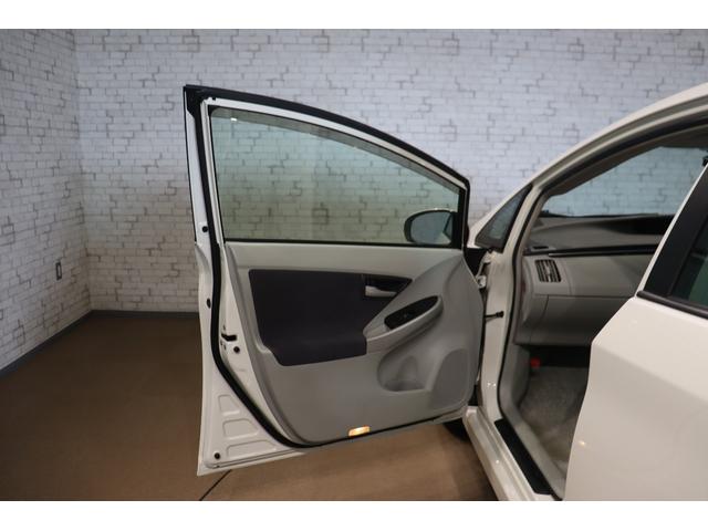 プリウス Ｓ　ドライブレコーダー　ＥＴＣ　バックカメラ　ナビ　ＴＶ　アルミホイール　ＣＶＴ　スマートキー　盗難防止システム　ＣＤ　ミュージックプレイヤー接続可　衝突安全ボディ　ＡＢＳ　ＥＳＣ　エアコン（33枚目）