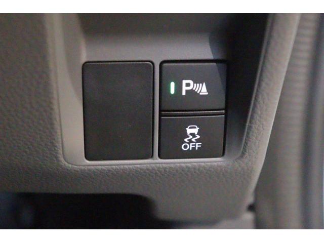 接触を未然に防ぐ、クリアランスソナー搭載です。車を守るためには必須のアイテムですね。