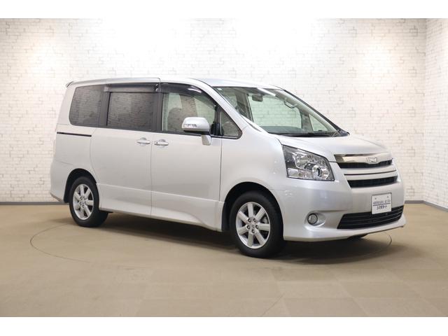 ノア Si ETC バックカメラ ナビ TV 両側スライド・片側電動 HID スマートキー 後席モニター 3列シート CVT アルミホイール CD DVD再生 ミュージックプレイヤー接続可 盗難防止システム(13枚目)