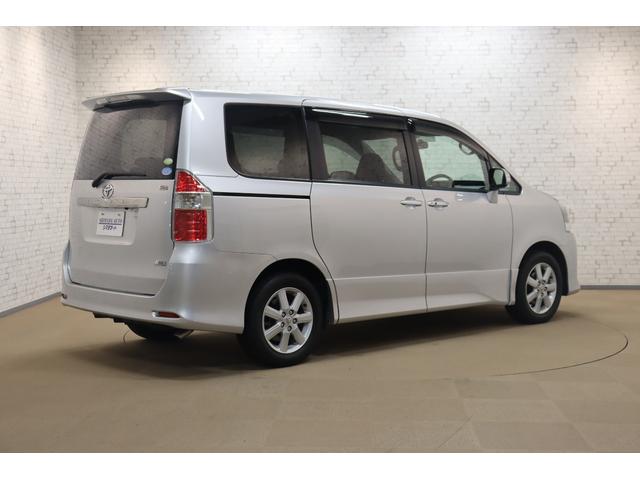 ノア Si ETC バックカメラ ナビ TV 両側スライド・片側電動 HID スマートキー 後席モニター 3列シート CVT アルミホイール CD DVD再生 ミュージックプレイヤー接続可 盗難防止システム(15枚目)