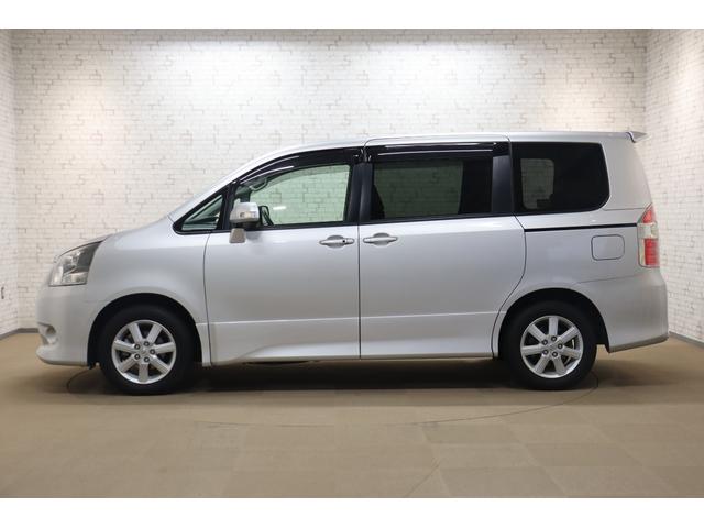 ノア Si ETC バックカメラ ナビ TV 両側スライド・片側電動 HID スマートキー 後席モニター 3列シート CVT アルミホイール CD DVD再生 ミュージックプレイヤー接続可 盗難防止システム(18枚目)