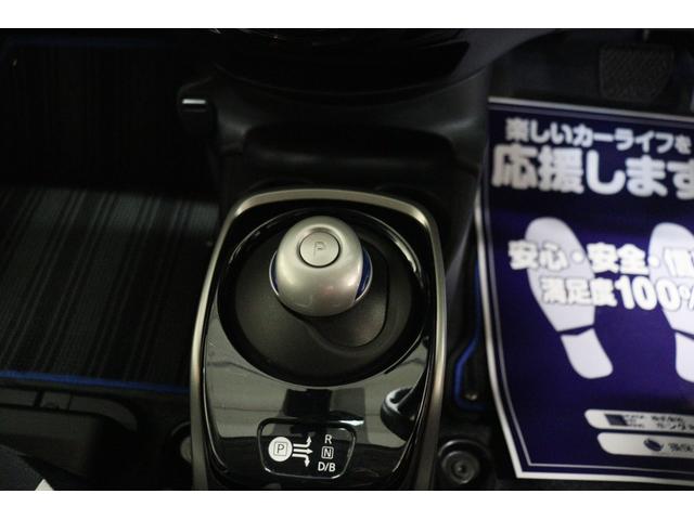 ノート ｅ－パワー　Ｘ　全周囲カメラ　ナビ　ＴＶ　クリアランスソナー　レーンアシスト　衝突被害軽減システム　スマートキー　アイドリングストップ　電動格納ミラー　ＣＶＴ　盗難防止システム　衝突安全ボディ　ＡＢＳ　ＥＳＣ　ＣＤ（11枚目）