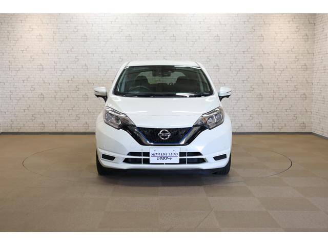 ノート ｅ－パワー　Ｘ　全周囲カメラ　ナビ　ＴＶ　クリアランスソナー　レーンアシスト　衝突被害軽減システム　スマートキー　アイドリングストップ　電動格納ミラー　ＣＶＴ　盗難防止システム　衝突安全ボディ　ＡＢＳ　ＥＳＣ　ＣＤ（13枚目）