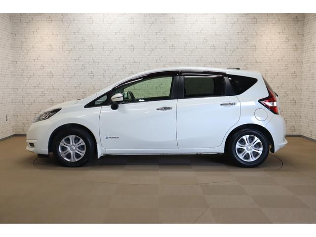 ノート ｅ－パワー　Ｘ　全周囲カメラ　ナビ　ＴＶ　クリアランスソナー　レーンアシスト　衝突被害軽減システム　スマートキー　アイドリングストップ　電動格納ミラー　ＣＶＴ　盗難防止システム　衝突安全ボディ　ＡＢＳ　ＥＳＣ　ＣＤ（15枚目）