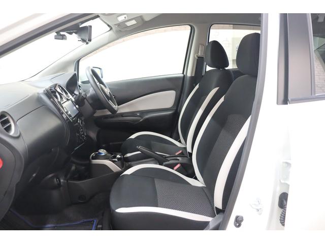 ノート ｅ－パワー　Ｘ　全周囲カメラ　ナビ　ＴＶ　クリアランスソナー　レーンアシスト　衝突被害軽減システム　スマートキー　アイドリングストップ　電動格納ミラー　ＣＶＴ　盗難防止システム　衝突安全ボディ　ＡＢＳ　ＥＳＣ　ＣＤ（25枚目）