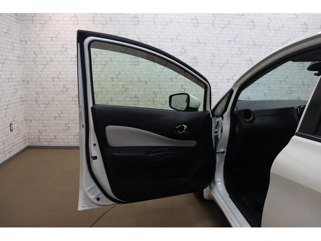 ノート ｅ－パワー　Ｘ　全周囲カメラ　ナビ　ＴＶ　クリアランスソナー　レーンアシスト　衝突被害軽減システム　スマートキー　アイドリングストップ　電動格納ミラー　ＣＶＴ　盗難防止システム　衝突安全ボディ　ＡＢＳ　ＥＳＣ　ＣＤ（28枚目）