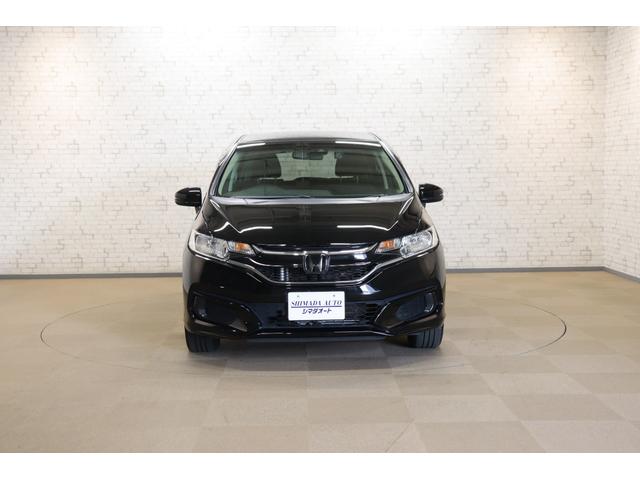 フィット １３Ｇ・Ｆ　ドライブレコーダー　ＥＴＣ　バックカメラ　ナビ　レーンアシスト　衝突被害軽減システム　スマートキー　アイドリングストップ　ＣＶＴ　盗難防止システム　衝突安全ボディ　ＡＢＳ　ＥＳＣ　ＣＤ　ＵＳＢ（12枚目）