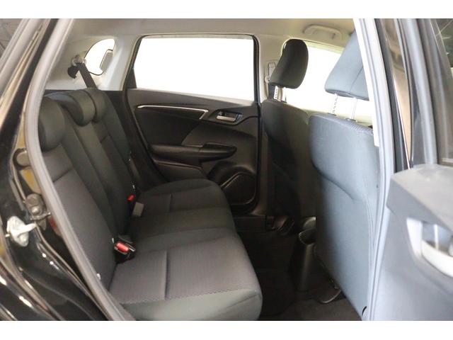 フィット １３Ｇ・Ｆ　ドライブレコーダー　ＥＴＣ　バックカメラ　ナビ　レーンアシスト　衝突被害軽減システム　スマートキー　アイドリングストップ　ＣＶＴ　盗難防止システム　衝突安全ボディ　ＡＢＳ　ＥＳＣ　ＣＤ　ＵＳＢ（24枚目）