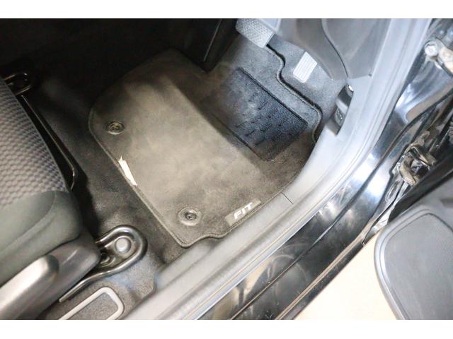 フィット １３Ｇ・Ｆ　ドライブレコーダー　ＥＴＣ　バックカメラ　ナビ　レーンアシスト　衝突被害軽減システム　スマートキー　アイドリングストップ　ＣＶＴ　盗難防止システム　衝突安全ボディ　ＡＢＳ　ＥＳＣ　ＣＤ　ＵＳＢ（26枚目）