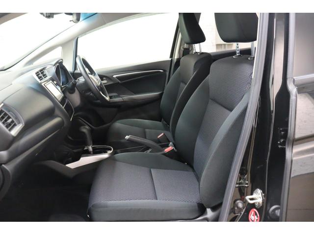 フィット １３Ｇ・Ｆ　ドライブレコーダー　ＥＴＣ　バックカメラ　ナビ　レーンアシスト　衝突被害軽減システム　スマートキー　アイドリングストップ　ＣＶＴ　盗難防止システム　衝突安全ボディ　ＡＢＳ　ＥＳＣ　ＣＤ　ＵＳＢ（28枚目）