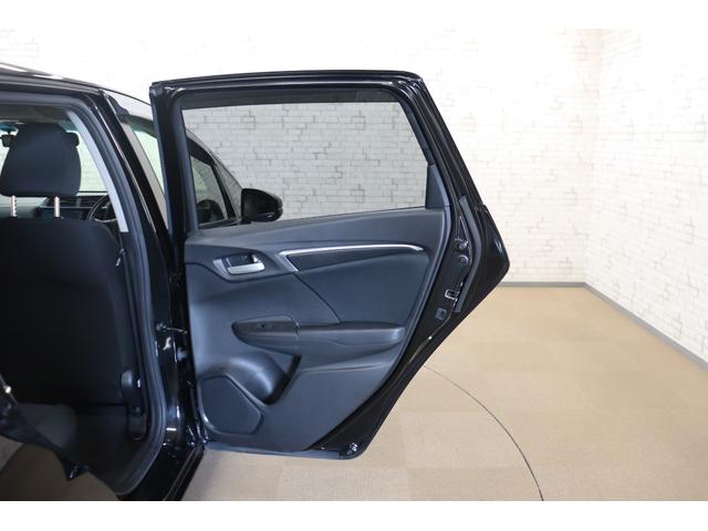 フィット １３Ｇ・Ｆ　ドライブレコーダー　ＥＴＣ　バックカメラ　ナビ　レーンアシスト　衝突被害軽減システム　スマートキー　アイドリングストップ　ＣＶＴ　盗難防止システム　衝突安全ボディ　ＡＢＳ　ＥＳＣ　ＣＤ　ＵＳＢ（29枚目）