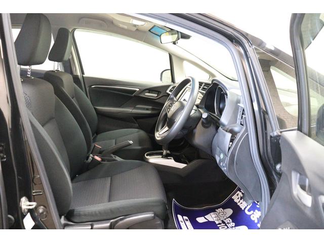 フィット １３Ｇ・Ｆ　ドライブレコーダー　ＥＴＣ　バックカメラ　ナビ　レーンアシスト　衝突被害軽減システム　スマートキー　アイドリングストップ　ＣＶＴ　盗難防止システム　衝突安全ボディ　ＡＢＳ　ＥＳＣ　ＣＤ　ＵＳＢ（30枚目）