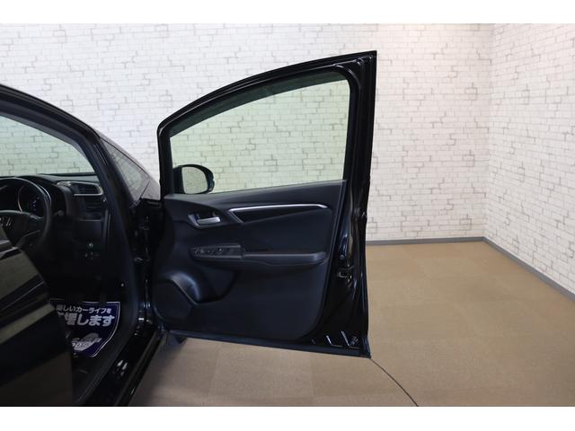 フィット １３Ｇ・Ｆ　ドライブレコーダー　ＥＴＣ　バックカメラ　ナビ　レーンアシスト　衝突被害軽減システム　スマートキー　アイドリングストップ　ＣＶＴ　盗難防止システム　衝突安全ボディ　ＡＢＳ　ＥＳＣ　ＣＤ　ＵＳＢ（31枚目）