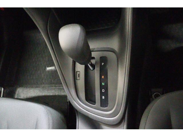 ヤリス Ｘ　衝突被害軽減システム　オートマチックハイビーム　オートライト　キーレスエントリー　電動格納ミラー　ＣＶＴ　盗難防止システム　衝突安全ボディ　記録簿　ＡＢＳ　ＥＳＣ　ＵＳＢ　Ｂｌｕｅｔｏｏｔｈ　エアコン（7枚目）