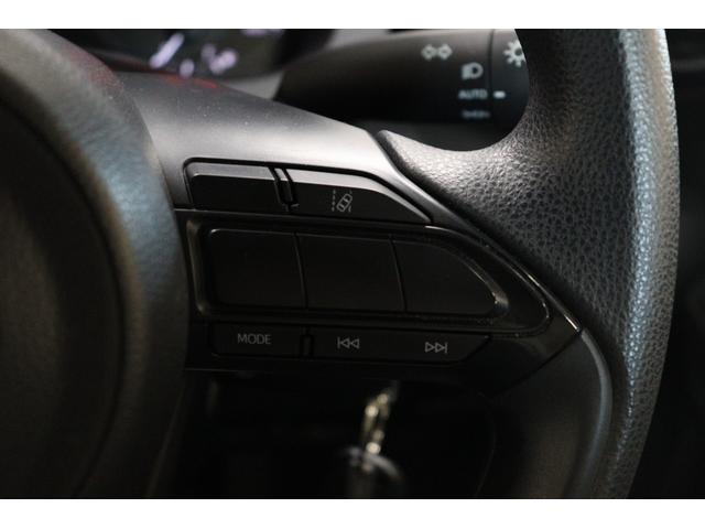 ヤリス Ｘ　衝突被害軽減システム　オートマチックハイビーム　オートライト　キーレスエントリー　電動格納ミラー　ＣＶＴ　盗難防止システム　衝突安全ボディ　記録簿　ＡＢＳ　ＥＳＣ　ＵＳＢ　Ｂｌｕｅｔｏｏｔｈ　エアコン（9枚目）