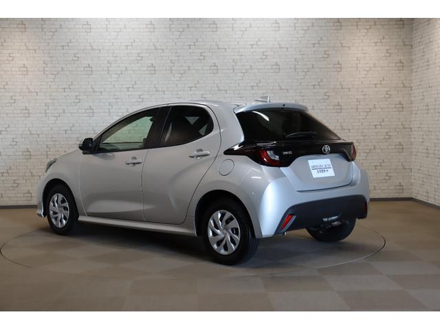 ヤリス Ｘ　衝突被害軽減システム　オートマチックハイビーム　オートライト　キーレスエントリー　電動格納ミラー　ＣＶＴ　盗難防止システム　衝突安全ボディ　記録簿　ＡＢＳ　ＥＳＣ　ＵＳＢ　Ｂｌｕｅｔｏｏｔｈ　エアコン（14枚目）