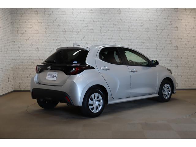 ヤリス Ｘ　衝突被害軽減システム　オートマチックハイビーム　オートライト　キーレスエントリー　電動格納ミラー　ＣＶＴ　盗難防止システム　衝突安全ボディ　記録簿　ＡＢＳ　ＥＳＣ　ＵＳＢ　Ｂｌｕｅｔｏｏｔｈ　エアコン（15枚目）