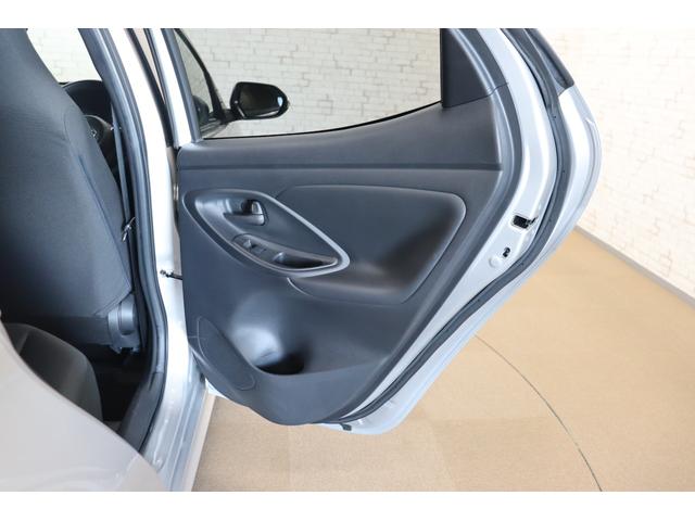 ヤリス Ｘ　衝突被害軽減システム　オートマチックハイビーム　オートライト　キーレスエントリー　電動格納ミラー　ＣＶＴ　盗難防止システム　衝突安全ボディ　記録簿　ＡＢＳ　ＥＳＣ　ＵＳＢ　Ｂｌｕｅｔｏｏｔｈ　エアコン（19枚目）