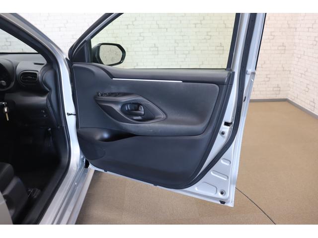 ヤリス Ｘ　衝突被害軽減システム　オートマチックハイビーム　オートライト　キーレスエントリー　電動格納ミラー　ＣＶＴ　盗難防止システム　衝突安全ボディ　記録簿　ＡＢＳ　ＥＳＣ　ＵＳＢ　Ｂｌｕｅｔｏｏｔｈ　エアコン（22枚目）